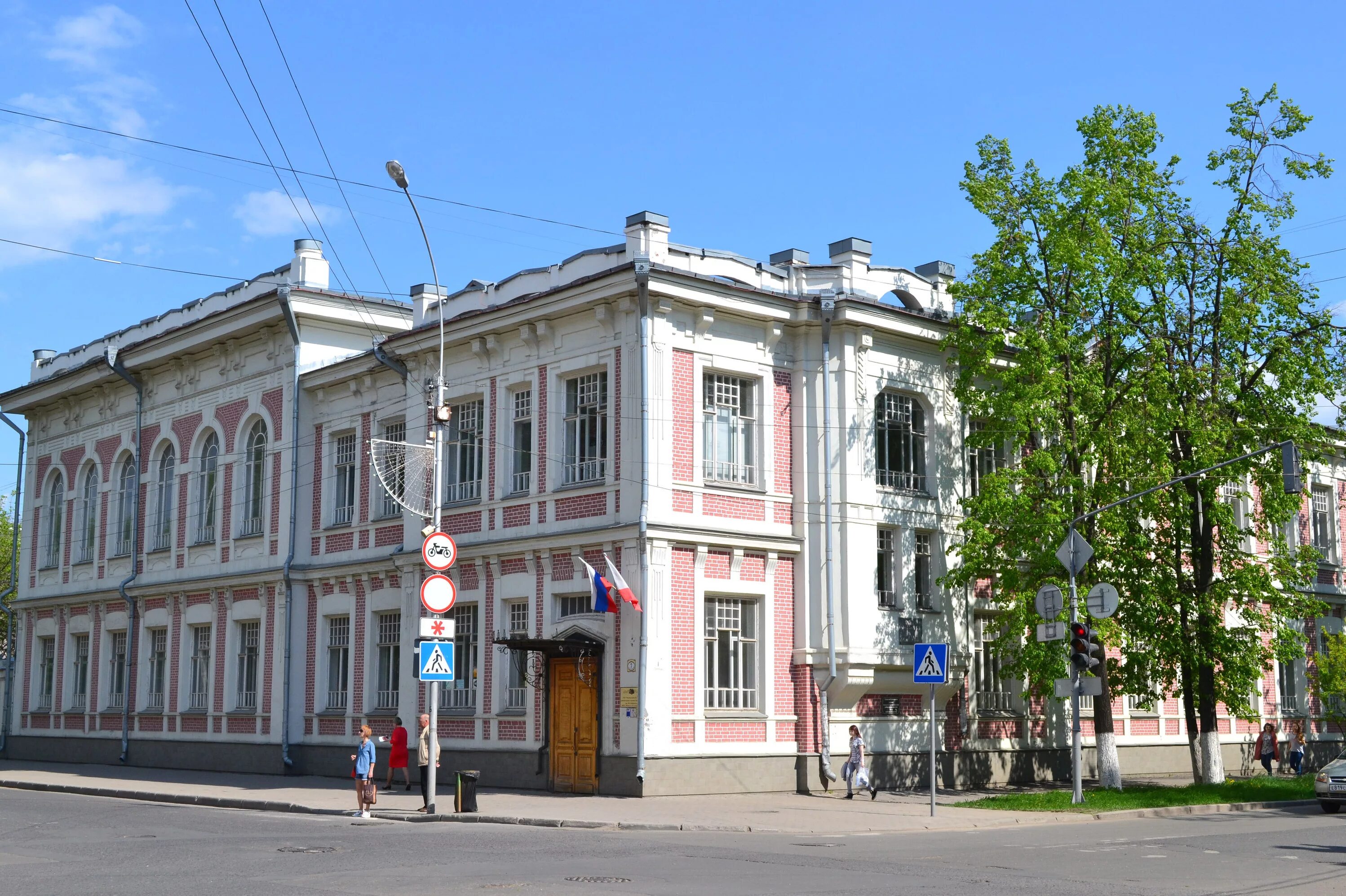 Вологодская библиотека сайт. Библиотека Марии Ульяновой Вологда. Здание библиотеки Вологда м. Ульяновой 7. Ул Марии Ульяновой 7 Вологда. Библиотека Бабушкина Вологда.