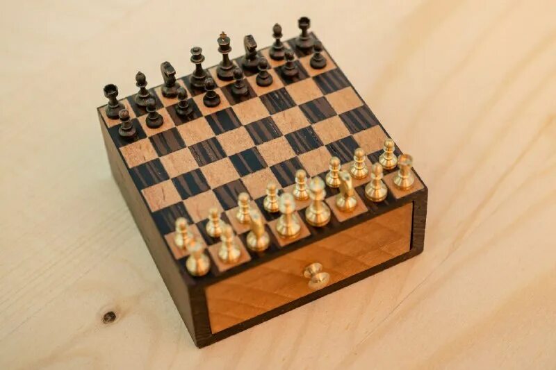 левша шахматы. зажигалка с канала левша. левша самоделки. мини фабрика левша. самодельная масленка.