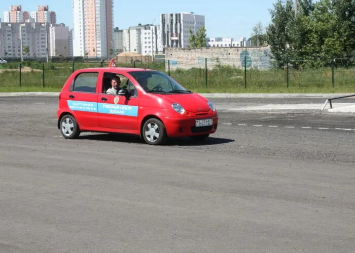 Обучение автошкола минск. ДОСААФ Новоалтайск. Сдать на категорию б после ДОСААФ. Сдача экзаменов ДОСААФ Белгород. Фото учебного автомобиля ДОСААФ.