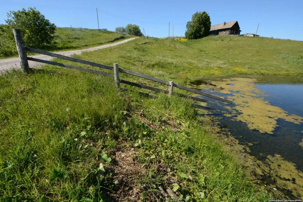 Заброшенные деревни великоустюгского района. Лежащее село. Лежащее село. Кич городок сараево. Льялово церковь рождества пресвятой.