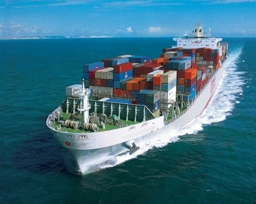 Поставка водным транспортом. Грузовой корабль. Контейнеровозы 2000 teu. Морской транспорт. Транспортный корабль.