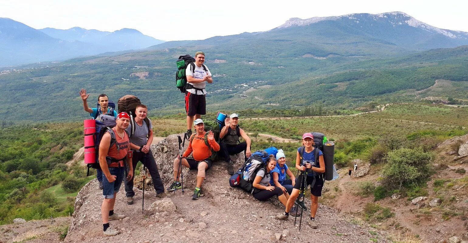 Бахчисарайский район баштановка крест. Бахчисарай поход. Туризм в крыму. Бахчисарай поход. Дмитриев ялта туризм.