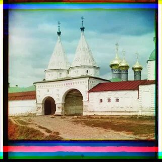 Святые врата монастыря