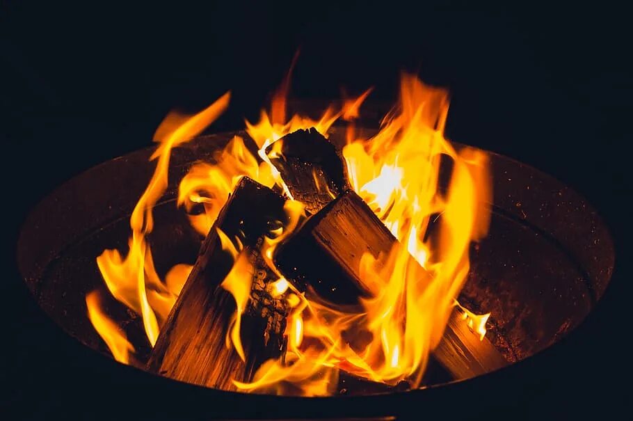 Огонь pixabay. Огонь костер белый магний. Уголь для мангала. Читать горящие огни. Читать горящие огни.