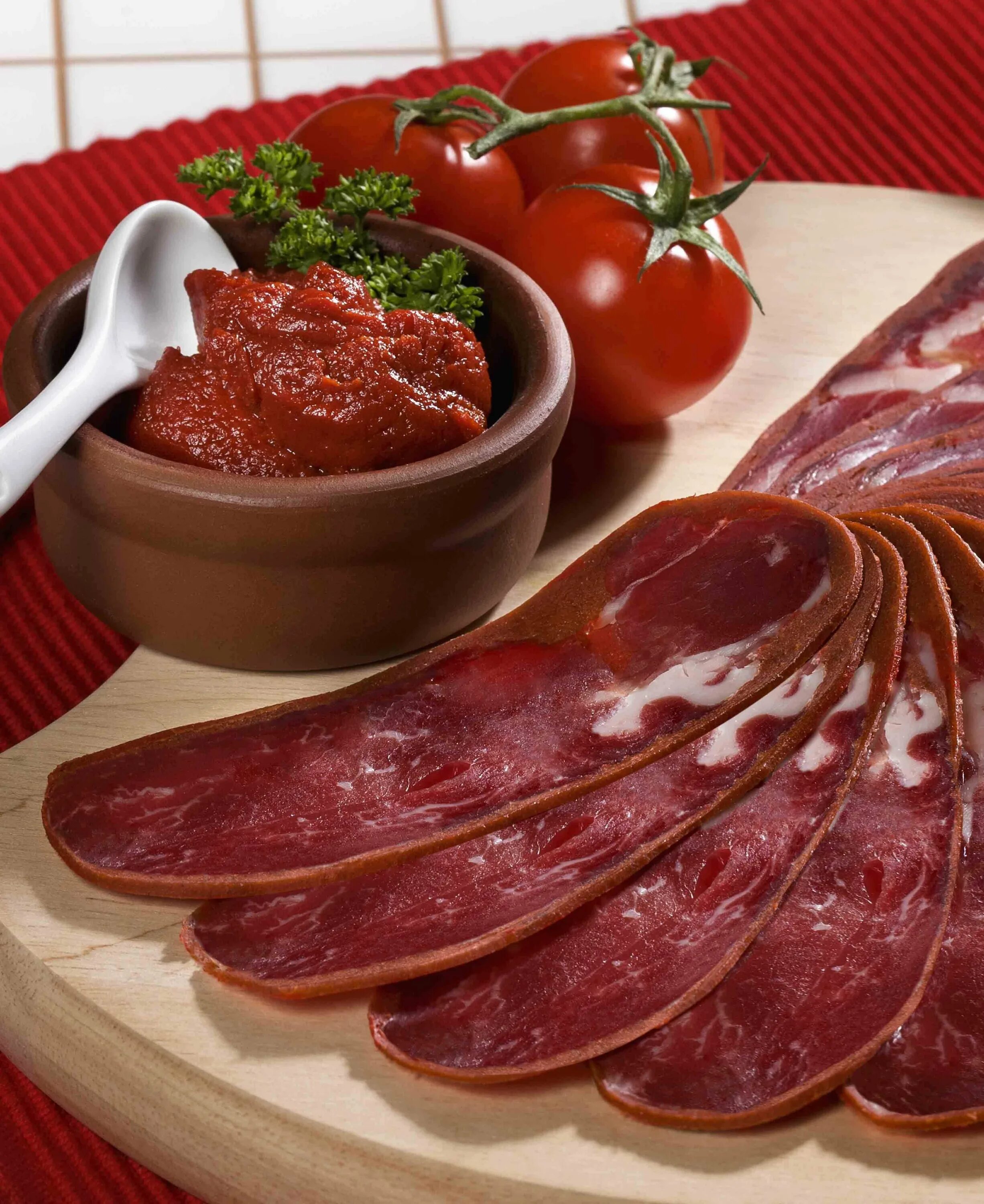 Бастурма из армении. Бастурма турецкая. бастурма армянская. мясо бастурма. армянская колбаса бастурма.