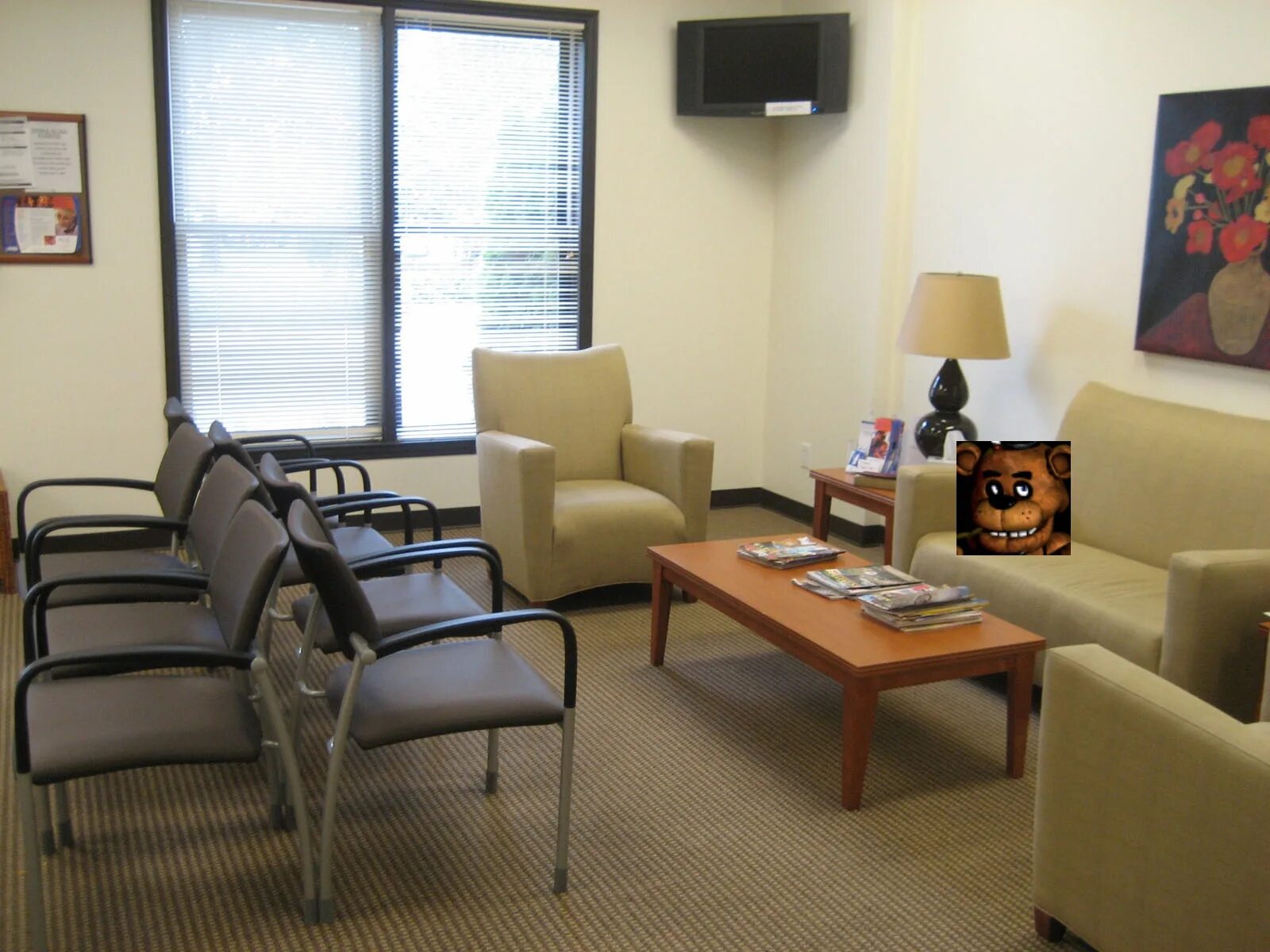 Enter waiting room. Зал ожидания в полицейском участке. Зал ожидания в больнице. Enter waiting room. Освещение в аэропорту в зале.