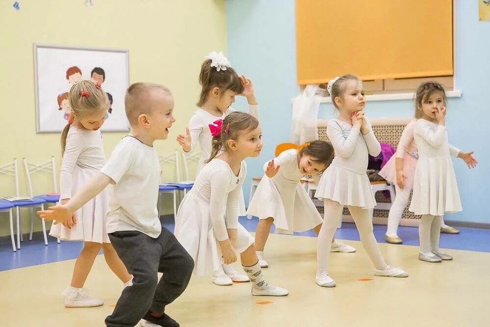 Детский садик танец. Танцы для дошкольников. Занятия по танцам для детей. Хореография для детей в детском саду. Занятия танцами с детьми.