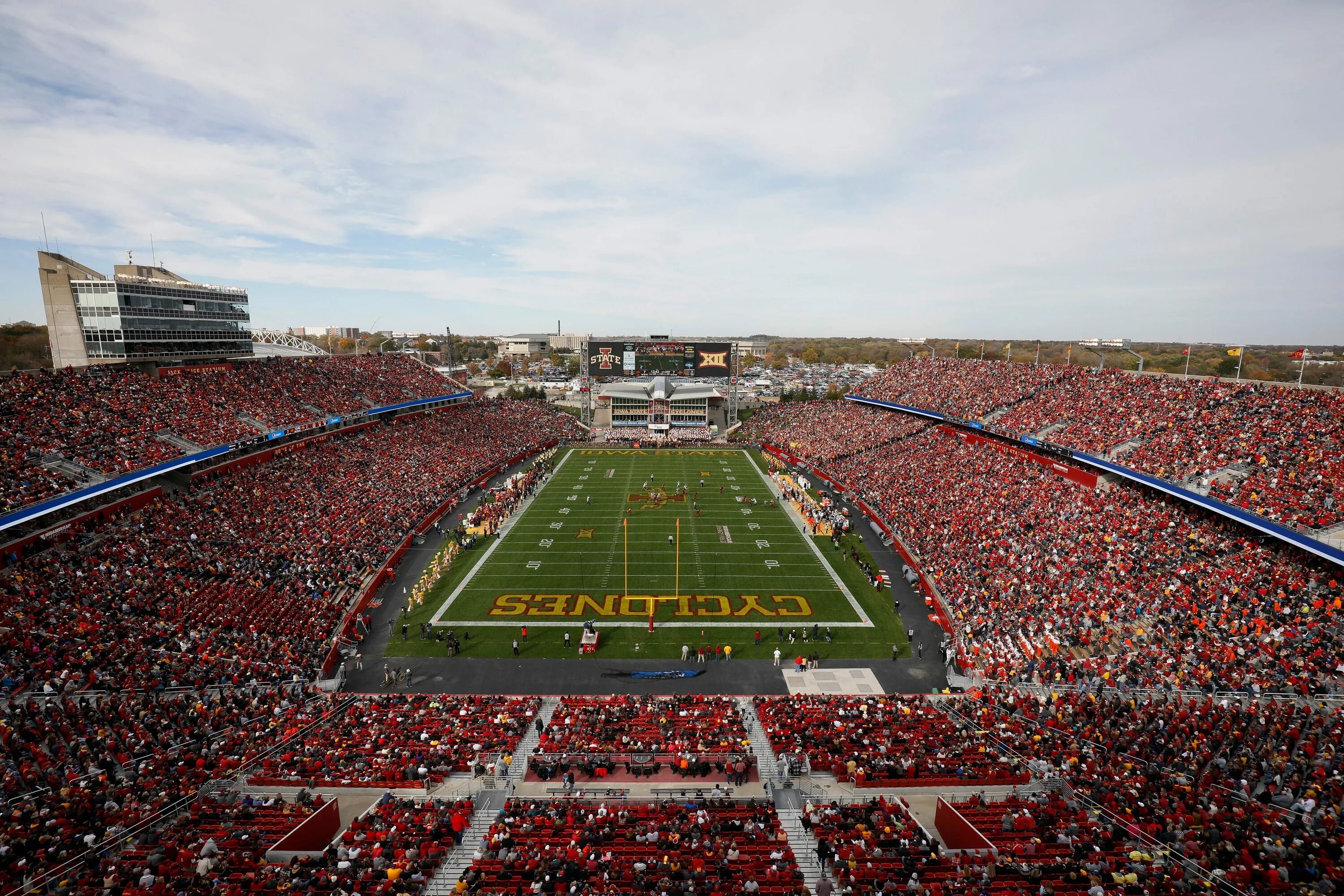 Стадион Iowa. Стадионы NCAA American Football. Стадион Оклахома. Американский футбол стадион.