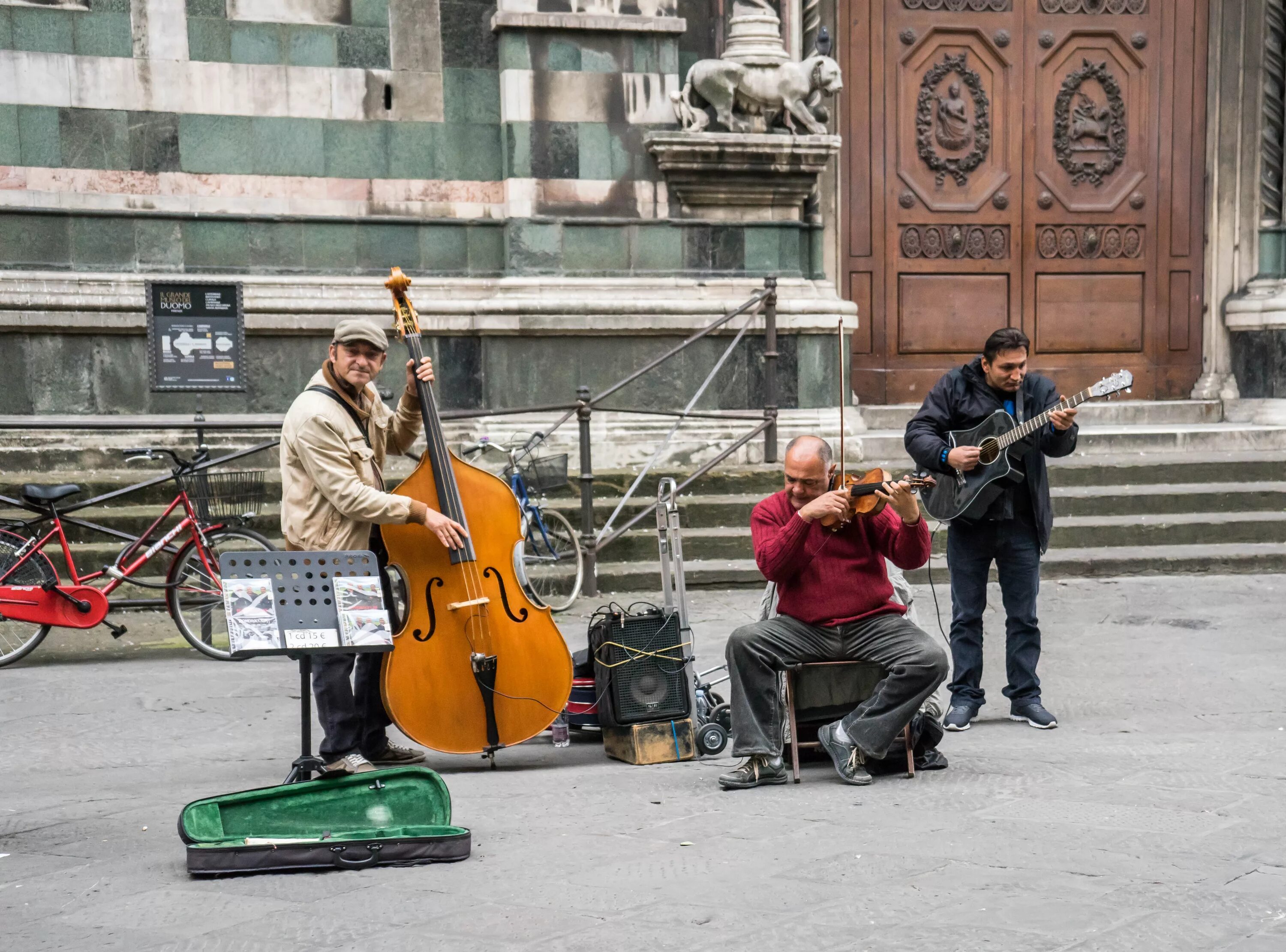 День уличного музыканта (Street musician Day). Музыканты на улице. Уличные музыканты Петербург. Музыканты на улицах Москвы.