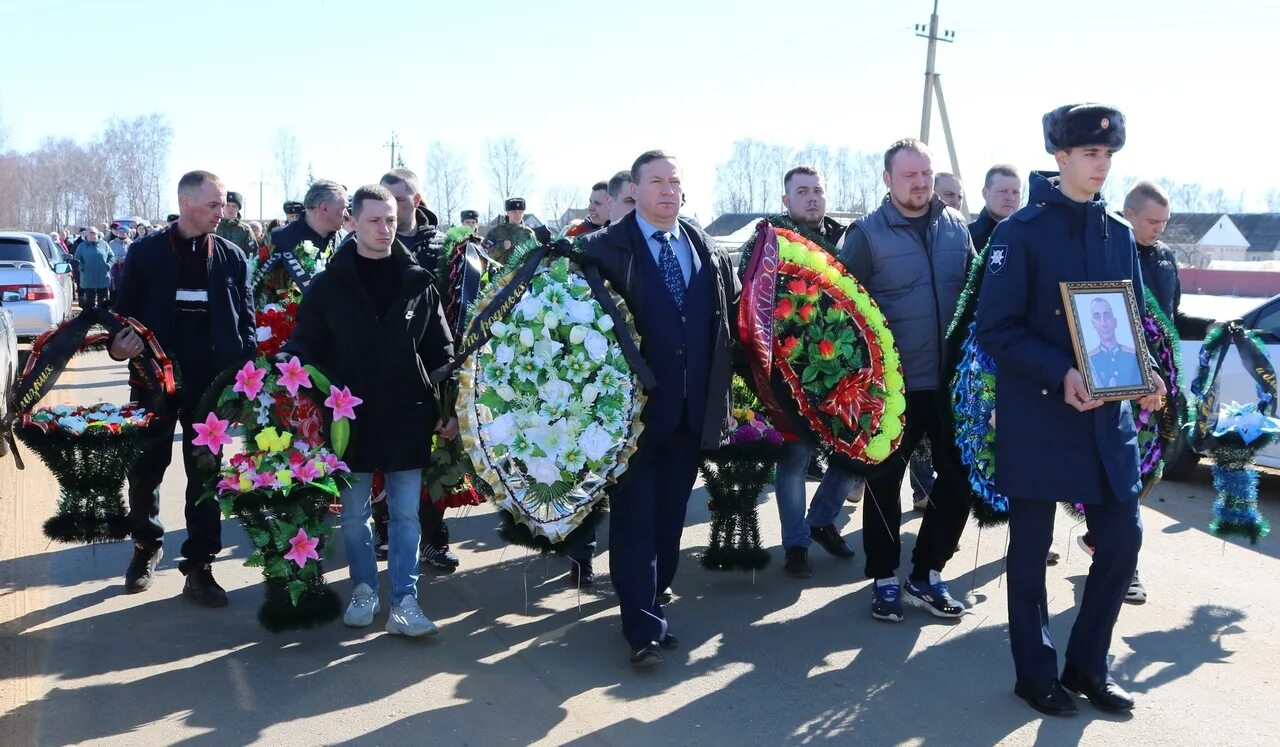 Брянская область погибших на украине. В Дубровке Брянской области простились с погибшим на Украине. В Клинцах простились с погибшим на Украине.