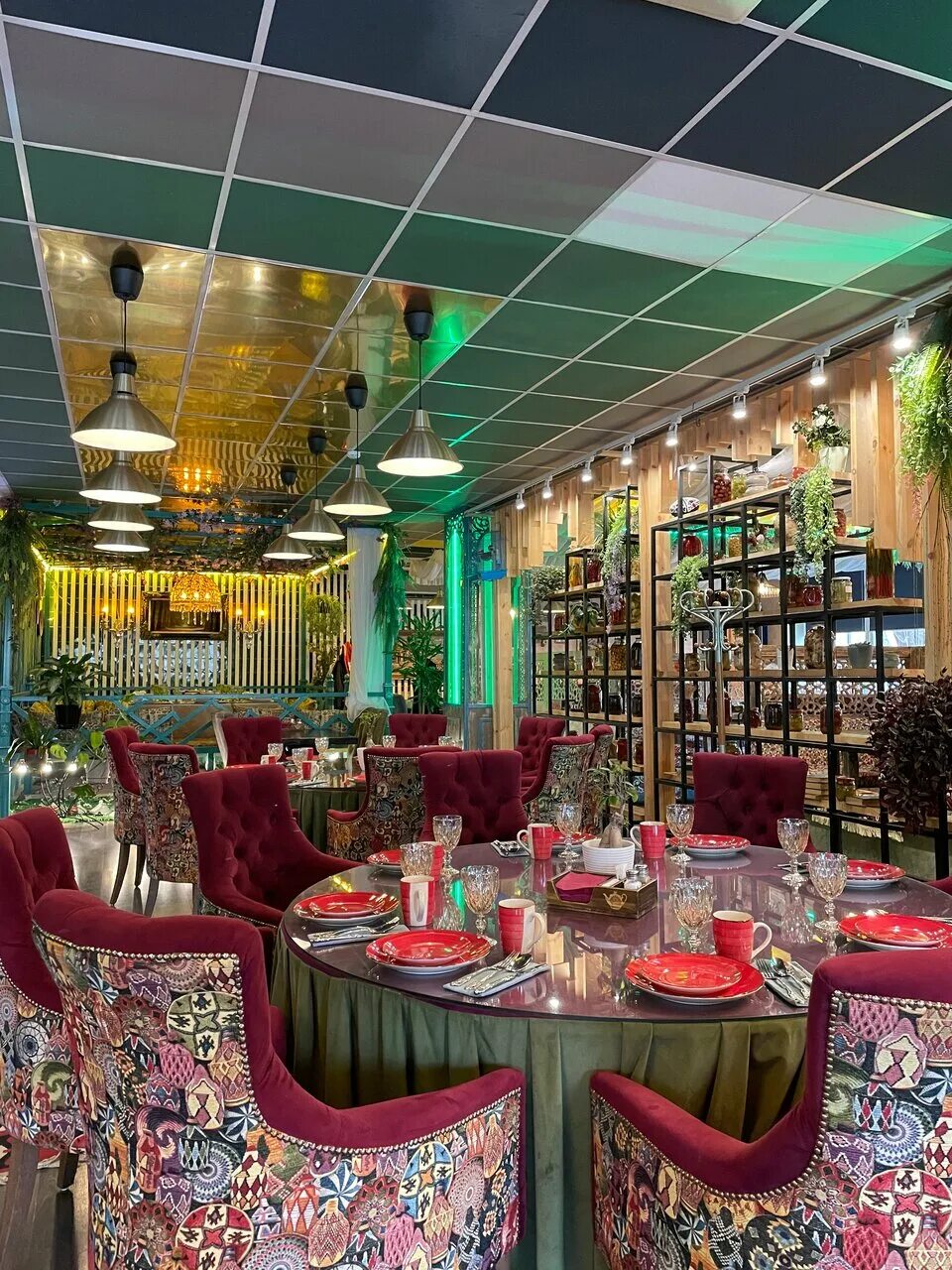 Метро люблино чайхана халва. Халва чайхана метро таганская. Чайхона лола красногорск. Кафе халва москва. Халва чайхона москва таганская.