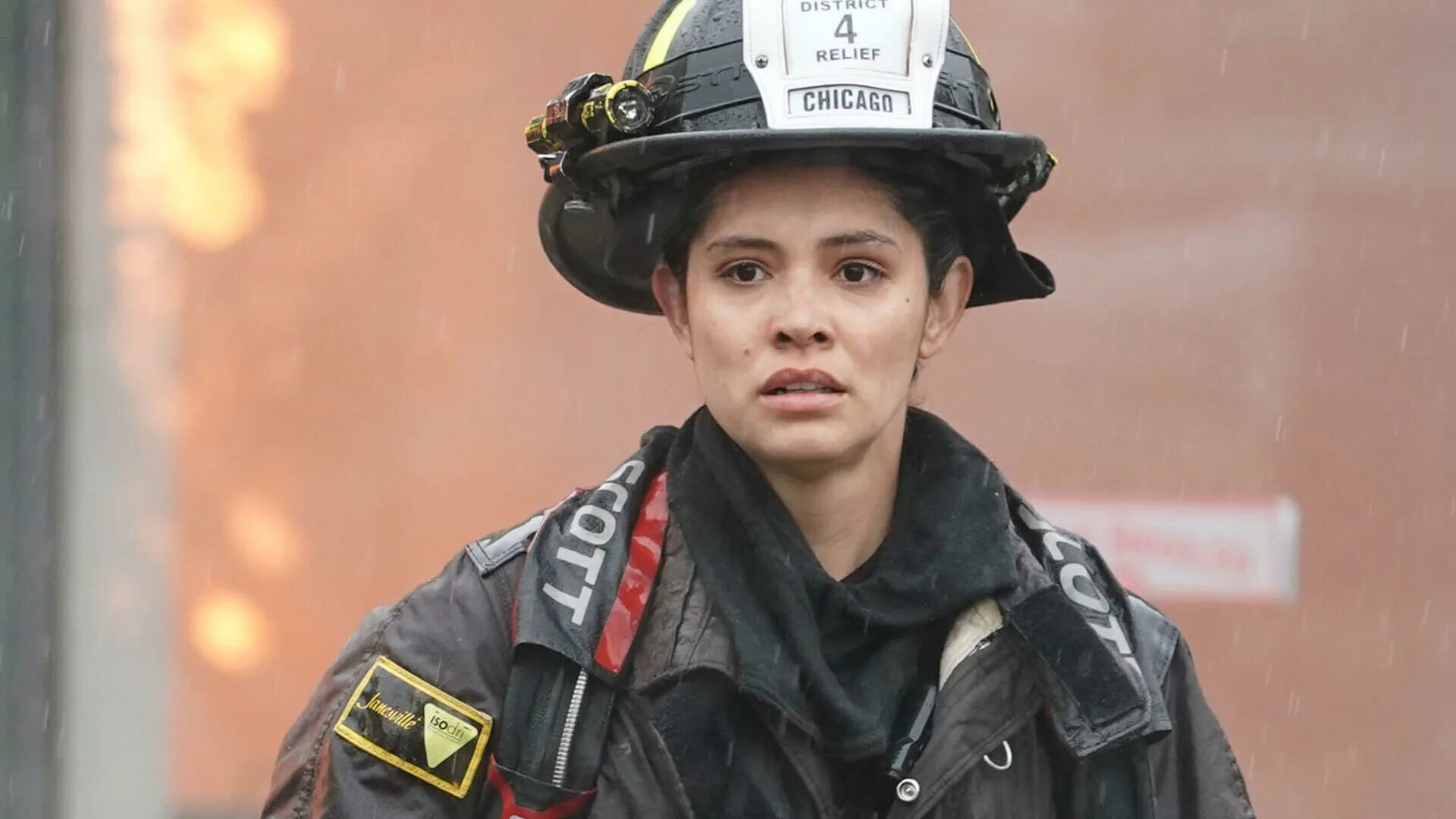 Chicago fire nbc. Чикаго в огне 9. Пожарные чикаго вайолет. 2012 чикаго в огне chicago fire. Пожарные чикаго парамедик.