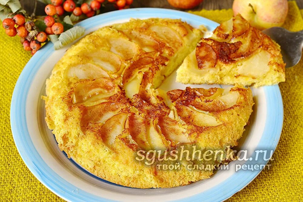 Яблочный пирог на сковороде. Пирог с яблоками на сковороде на плите. Шарлотка на сковороде. Как карамелизировать яблоки на сковороде для пирога. Шарлотка с капустой.