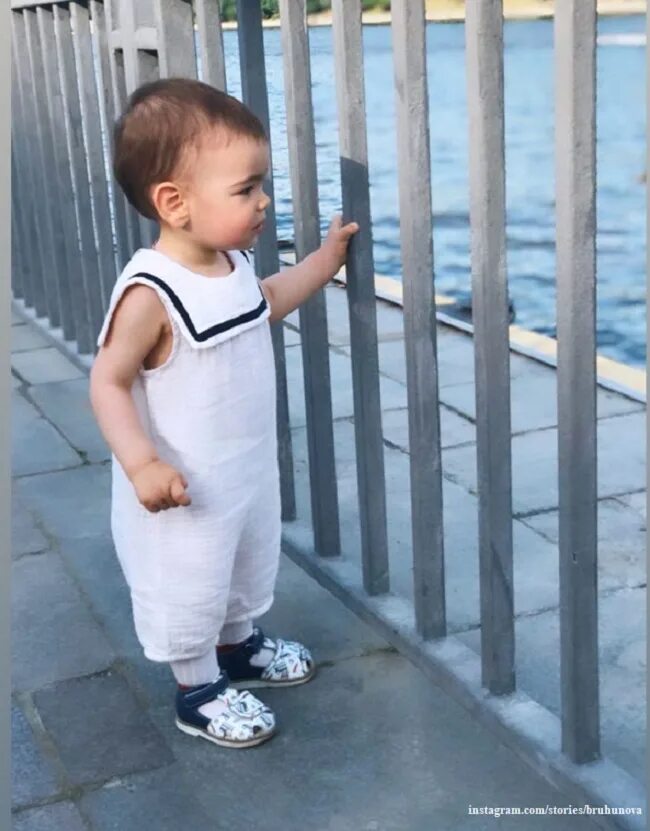 Петросян ваган брухунова. Татьяна брухунова и петросян и сын. Ваган петросян сын евгения петросяна. Ваган евгеньевич петросян. Петросян сколько лет ребенку младшему.