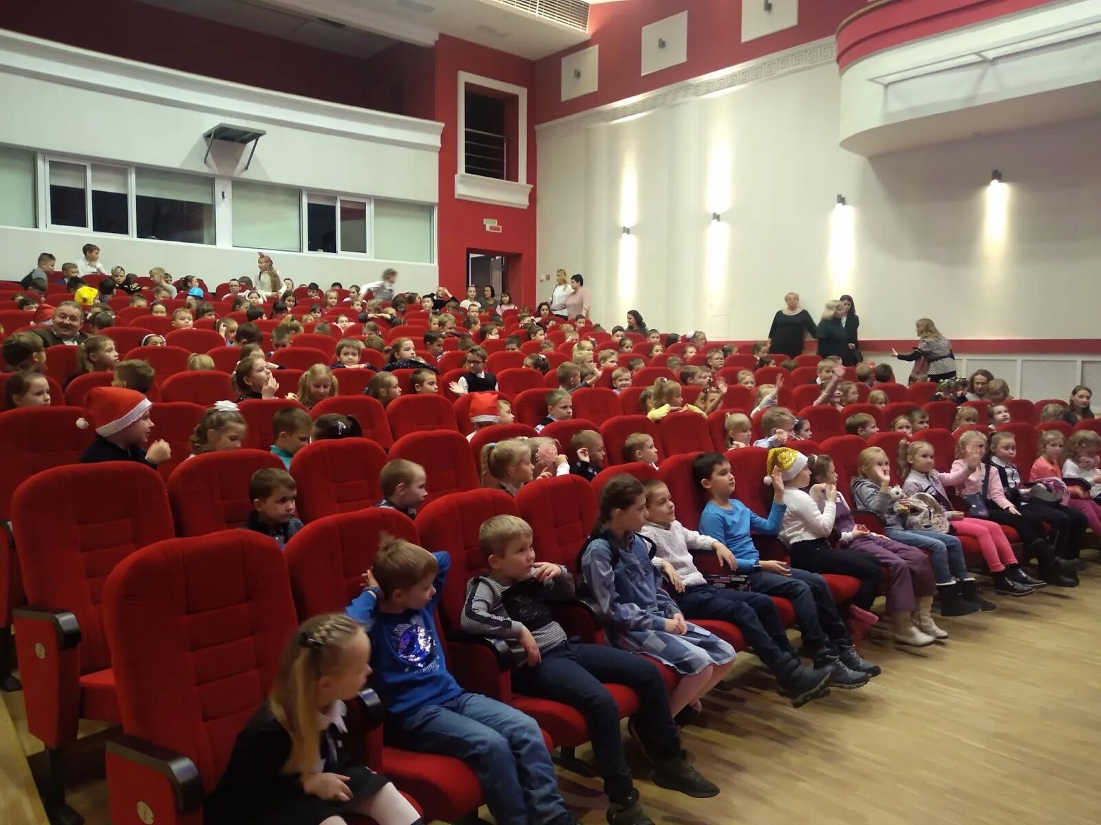 Поварская 33 театр киноактера. Проспект машерова 33 театр минск. Театр студии минска. Театр студии минска. Театр студии минска.