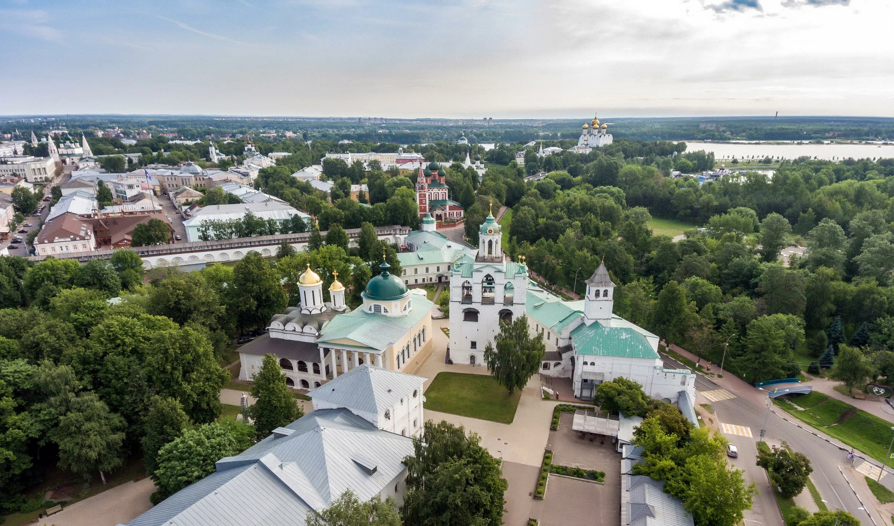 Ярославль аэросъемка. Ярославль достопримечательности гостиницы. Ярославль фото города. Ярославль лучшие фото. Ярославль в каком магазине можно купить