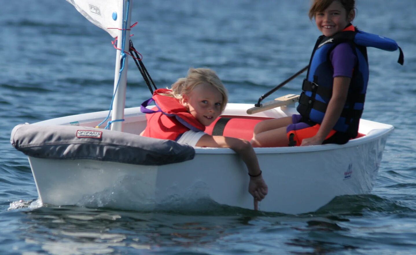 Learn to sail. Детский парусный спорт. фото детей под парусами. sailing for children. реклама парусной школы.