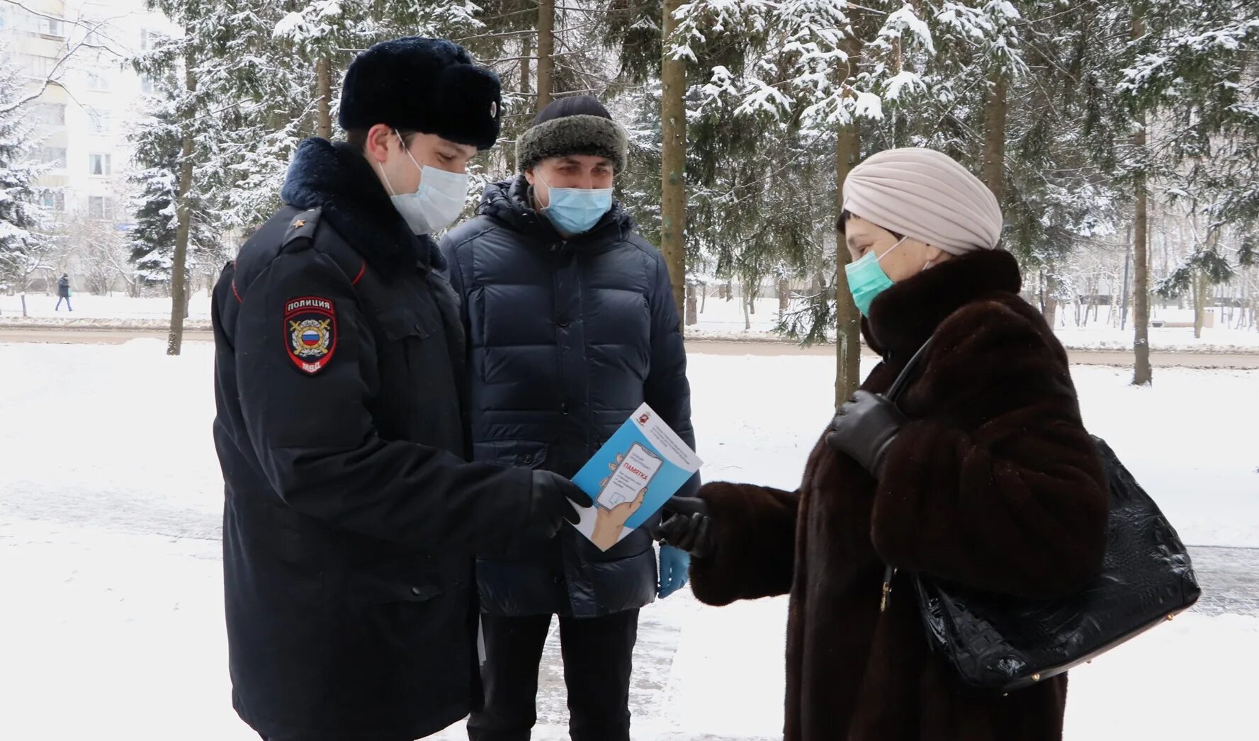 Полиция новой Москвы. Начальник ООДУУПИПДН ТИНАО. Полицейские Георговская совместно с представителями.