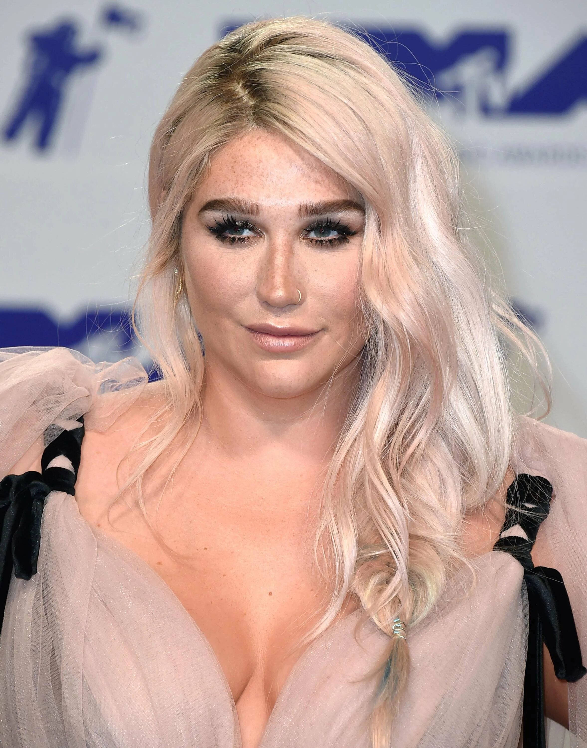 Певица кеша сейчас. Kesha singer. Кеша певица 2022. Kesha певица. Kesha 2007.