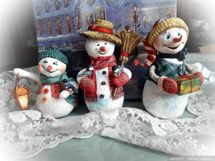 Ватная игрушка снеговик своими руками. Снеговик из ваты. ватная игрушка снеговик. снеговик ватная игрушка на елку. снеговик из ваты елочная игрушка.