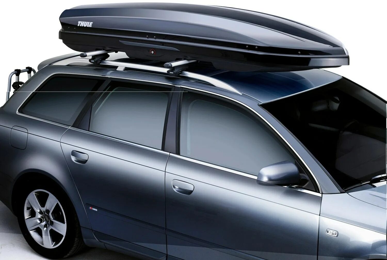 Верхний багажник на машине. Thule touring sport 600. Верхний багажник на машине. Багажные дуги thule. Верхний багажник на машине.