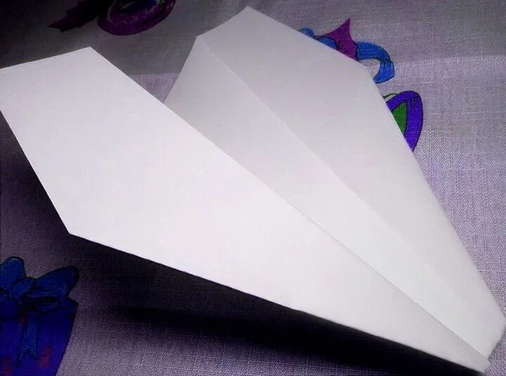 как сделать хлопушку. хлопушка из бумаги. хлопушка из сахарной бумаги. как сделать хлопушку из двухстороннего скотча. хлопушка из бумаги а4 с информацией.