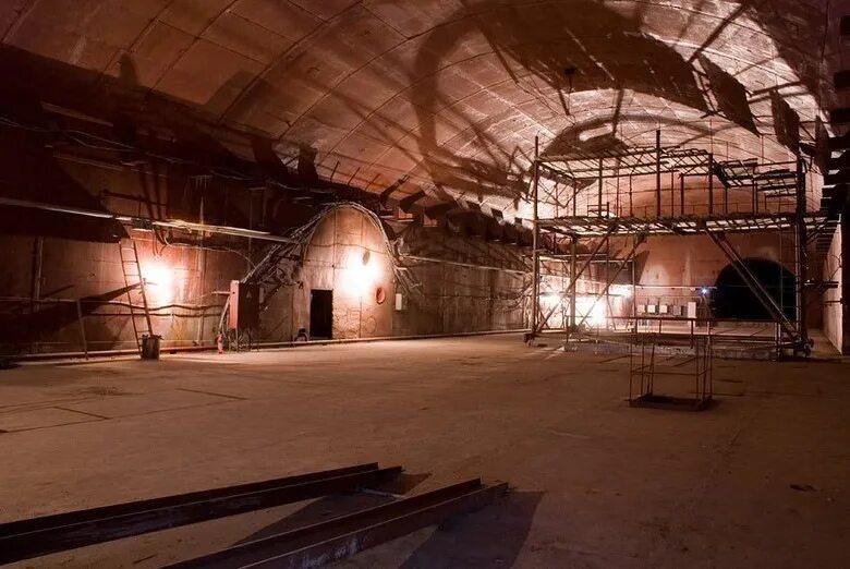 Унк протвино заброшенный. Заброшенный коллайдер в протвино. Ускорительно-накопительный комплекс в протвино. Ускоритель частиц в протвино. Унк протвино заброшенный.