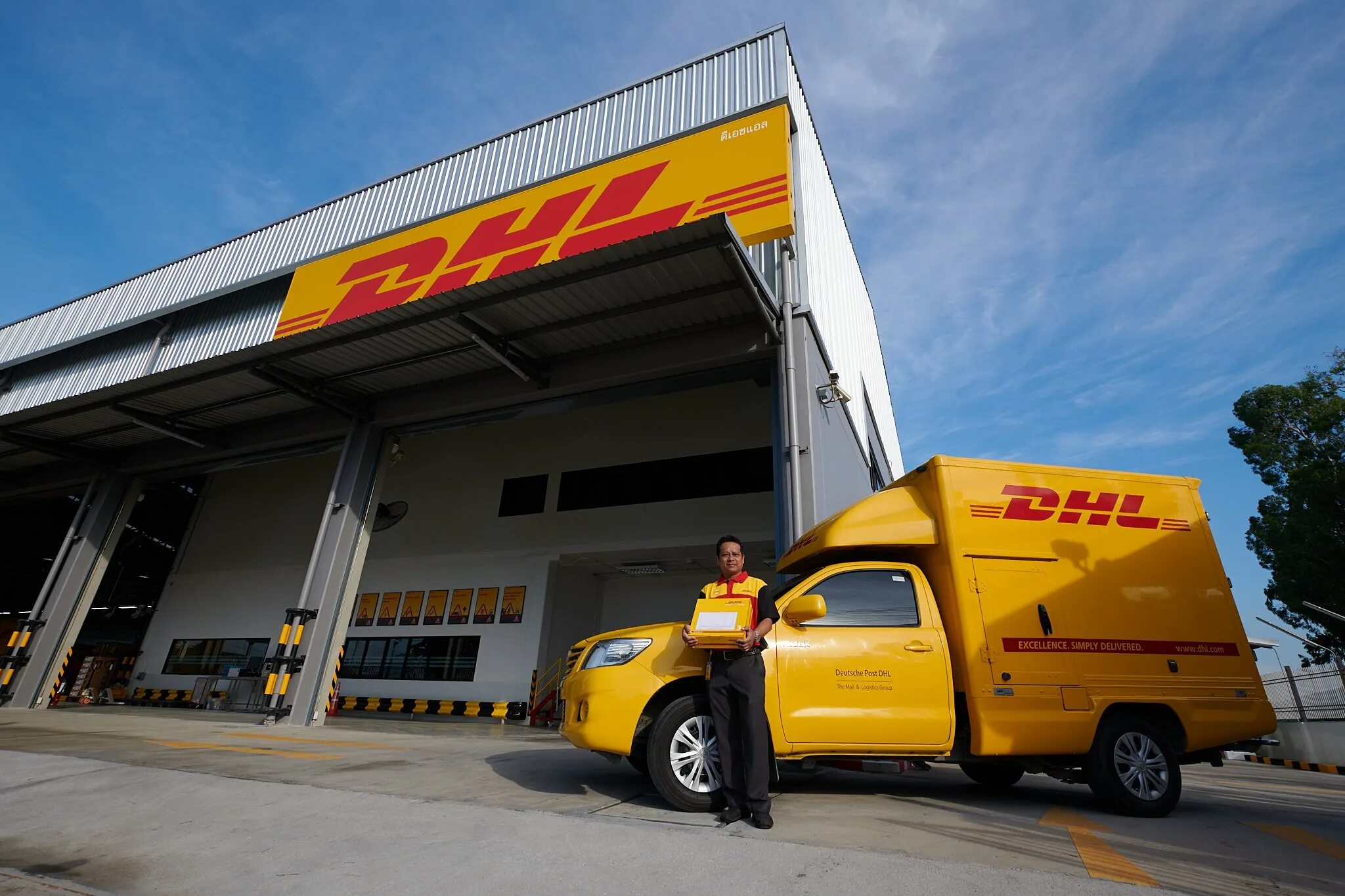 Dhl алматы. DHL Калининград. Машина DHL Ларгус. DHL Шереметьево. DHL Тбилиси.