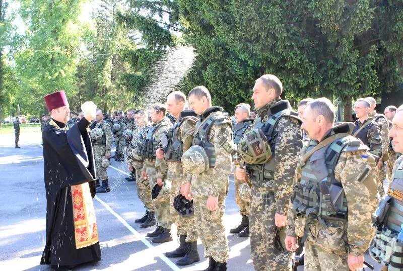 Бои за чернигов 2022. Боевая чернигов. Присяга с автоматом. Фото военного чернигова. Боевая чернигов.