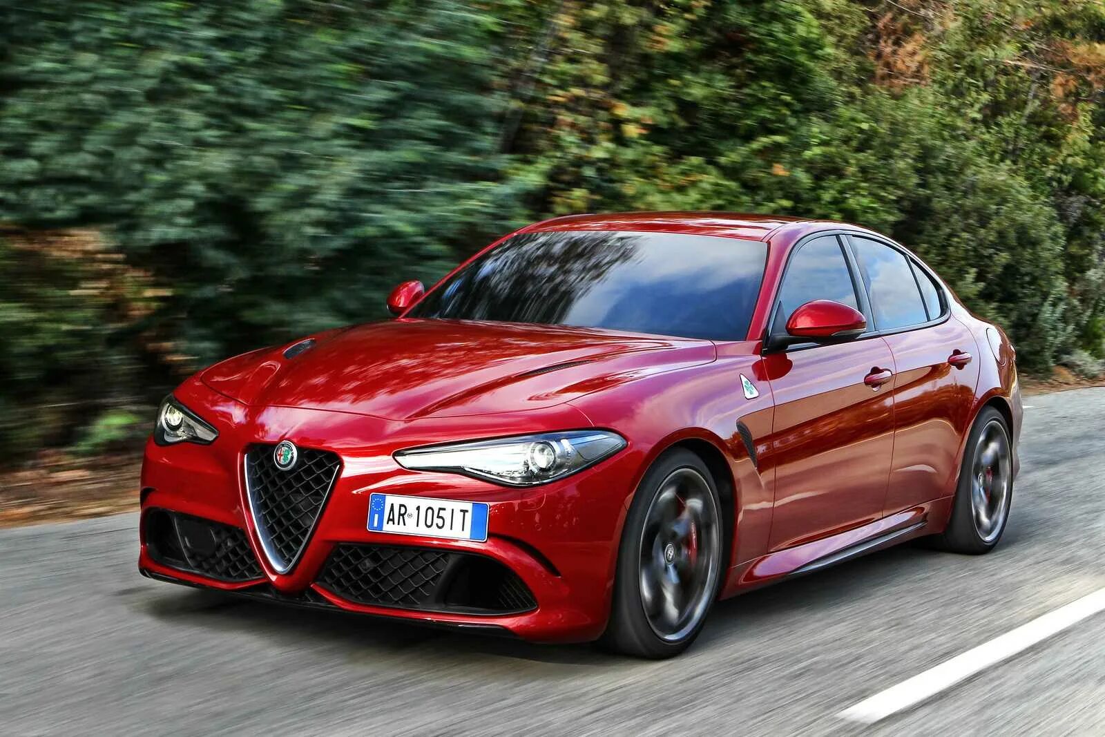 Модели альфа ромео. Машина Alfa Romeo Giulia. Alfa Romeo Giulia Квадрифолио. Новая Alfa Romeo Giulia.