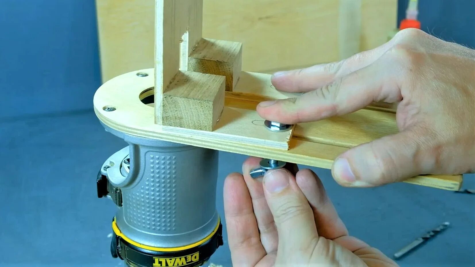 фрезер для снятия свесов ручной virutex fr256n. фрезер virutex as93. снятие свесов кромки. ручной кромочный станок фестул. Virutex fr292r.