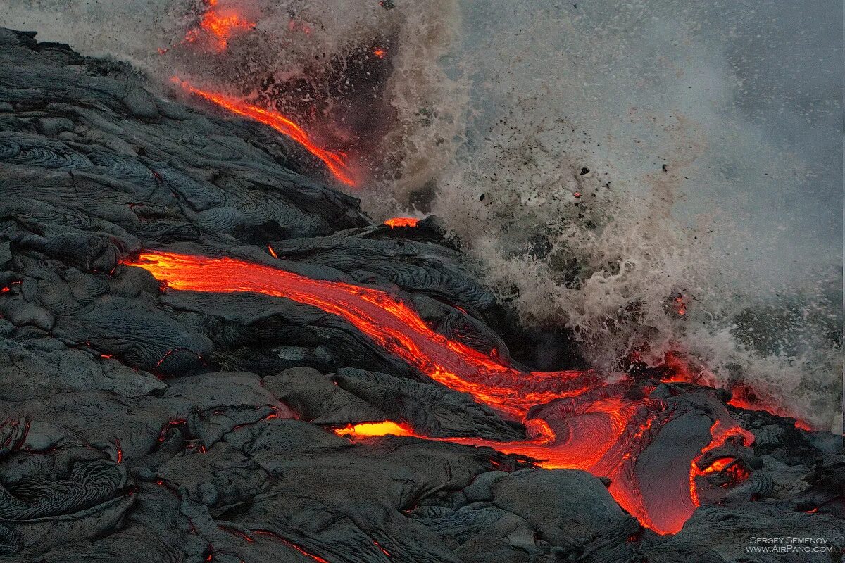 пустыня данакиль лавовое озеро. вулкан хунга-тонга-хунга-хаапай. вулкан с лавой и пеплом. подземное извержение вулкана. вулканы вулканическая деятельность.