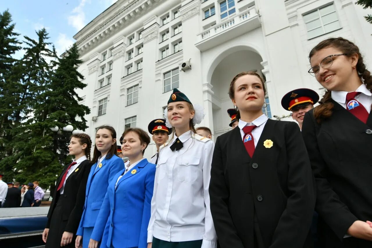 Кемерово многопрофильный Губернаторский лицей. Кемерово выпускной Губернаторский лицей. Выпускной в губернаторской кадетской школы. Выпускной 2022 Кемерово. Губернаторский многопрофильный лицей интернат