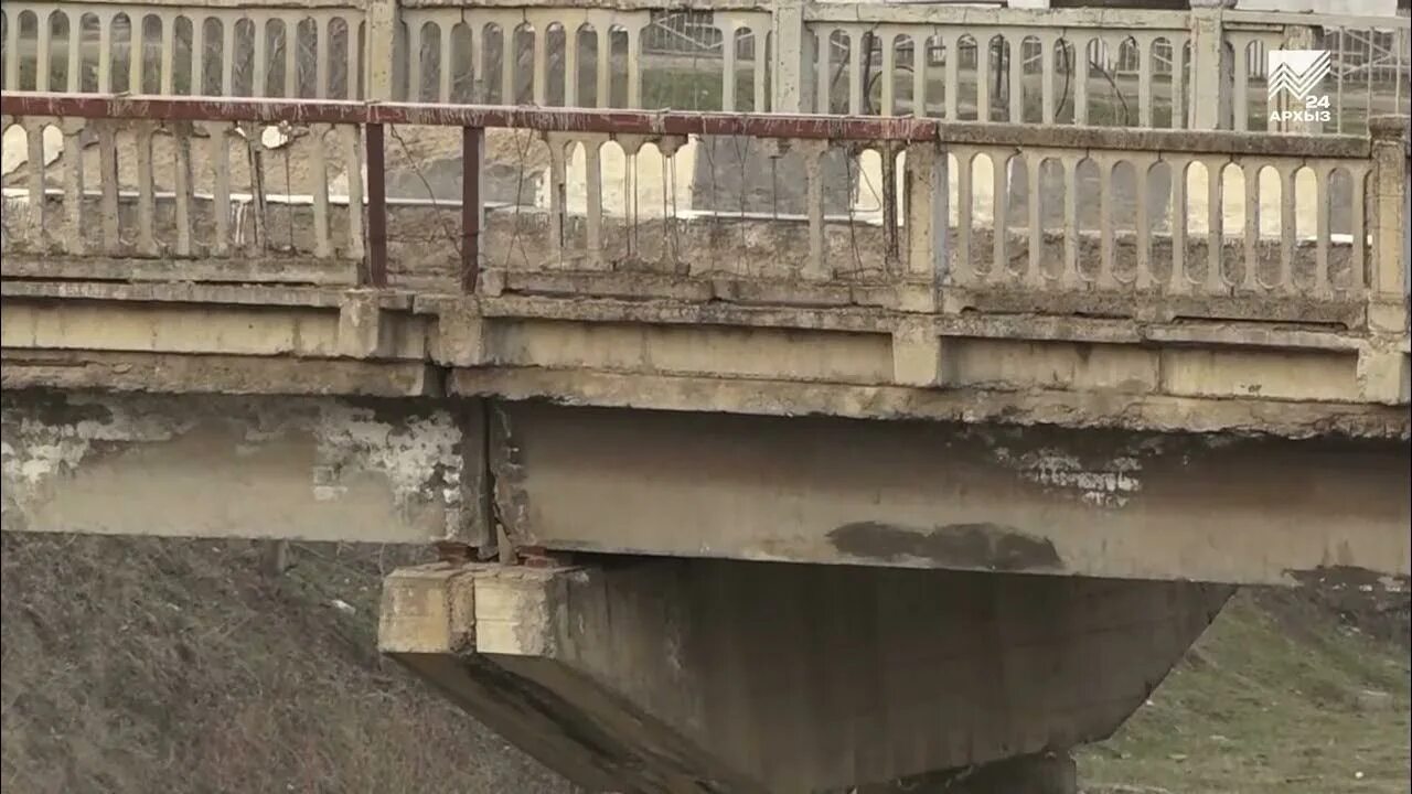 Автомобильный мост через реку. Галическое сельское поселение. Речка с мостом. Малый цивиль дамба. Пензенский мост рузаевка.