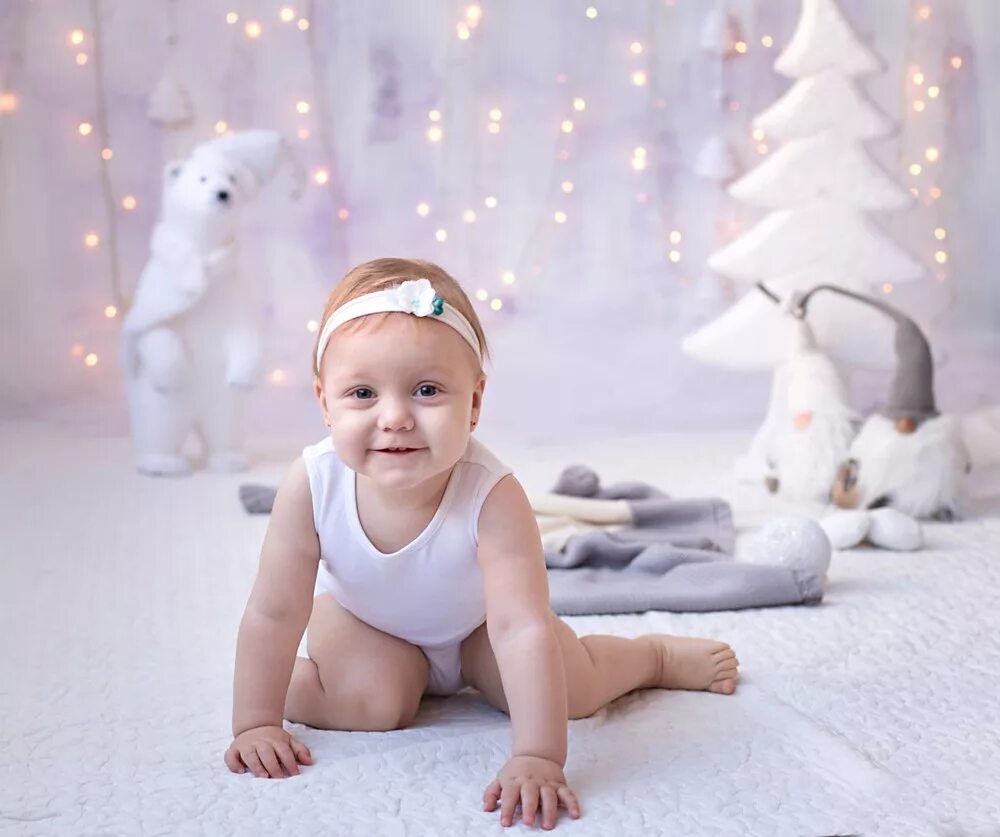 Новые картинки детей. Фотосессия с малышом. Фотосессия детей до года. Новогодняя фотосессия малыша до года. Фотосъемка детей до года.
