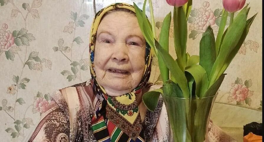 Косая баба маша. Песня бутырка баба маша. Сарыкульмяк баба маша. Баба маша какая то как выглядит. Песня баба маша слушать.