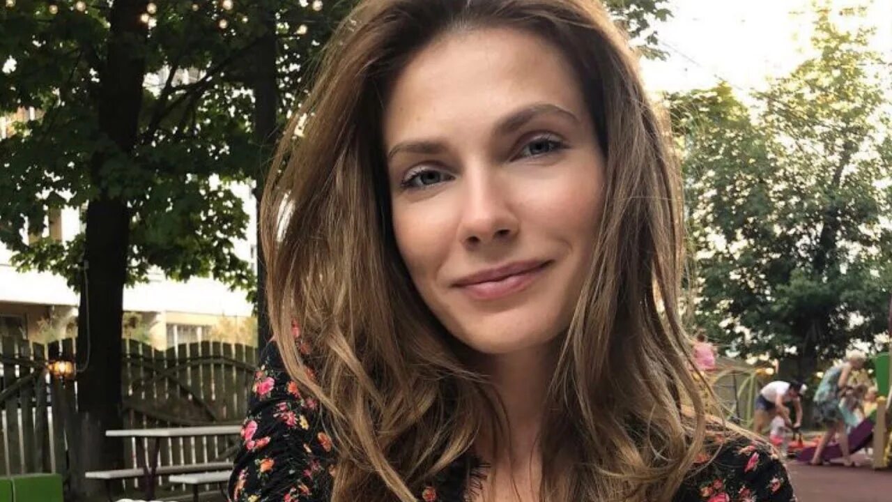 Антонина Паперная вышла в свет в платье собственного дизайна