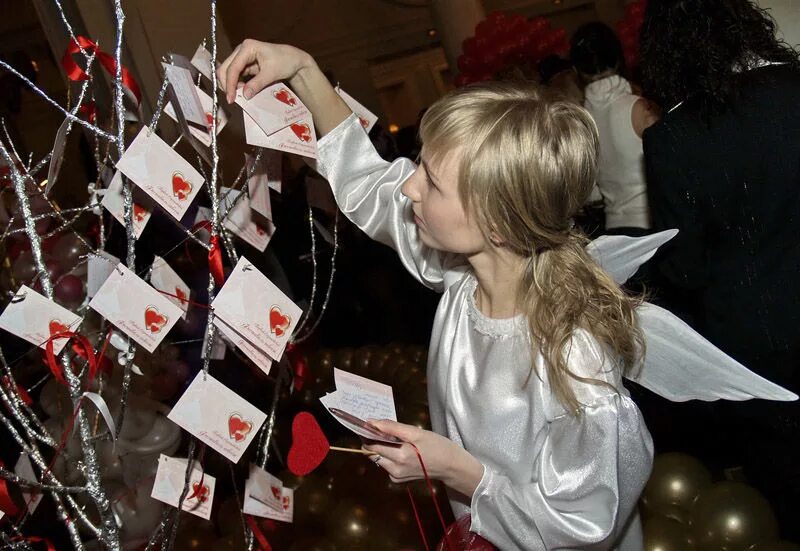 День всех влюбленных название мероприятия. День влюбленных в школе идеи. Фотозона на 14 февраля. День влюбленных афиша. Мероприятие ко дню влюбленных.