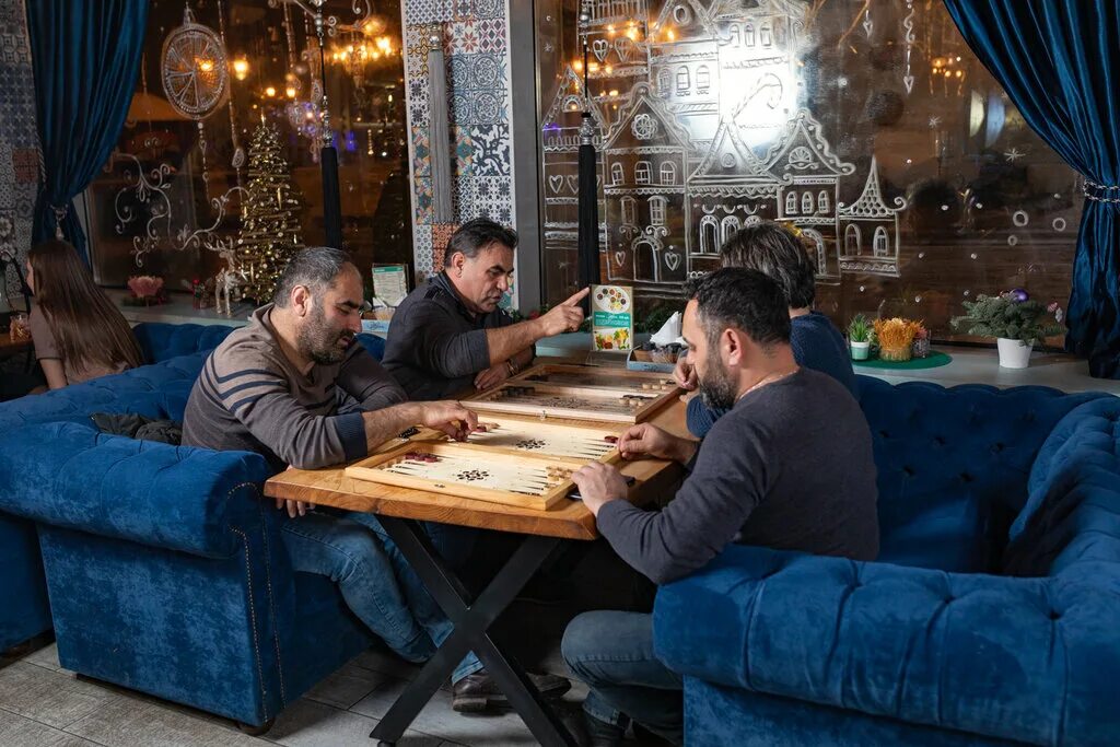 эврен уфа гостиный двор. кафе эврен уфа. лаунж бар дуть. лаунж дема уфа. кафе с бархатными диванами.