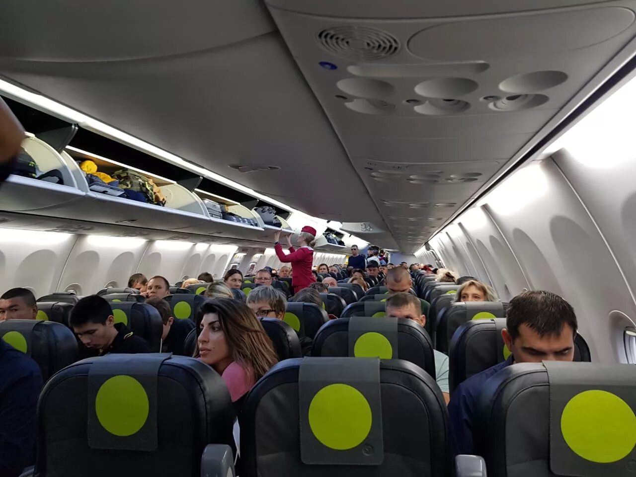 S7 airlines места. S7 Airlines внутри самолета. Самолёт s7 Airlines салон. S7 Airlines Толмачево. S7 Airlines Новосибирск.