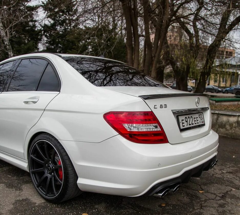 То мерседес 204. Mercedes benz w204 amg. mercedes w204 amg. mercedes benz c63 w204. mercedes benz c63 amg w204.