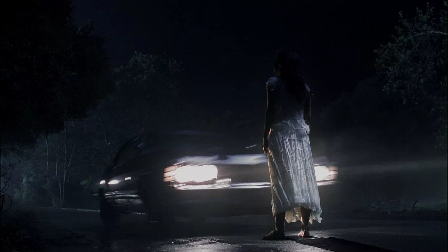 Ужас про ночь. Призрак женщины в белом сверхъестественное. Лыткарино призрак на дороге. Призрак женщины сверхъестественное.