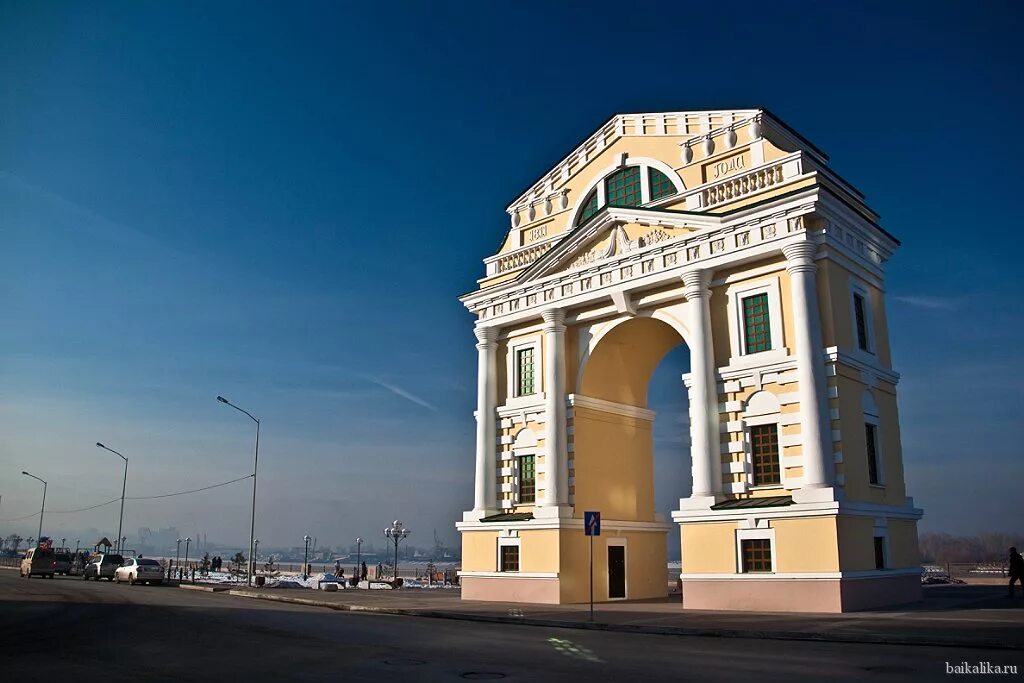 триумфальная арка иркутск. памятник московские ворота в иркутске. московские триумфальные ворота иркутск. триумфальная арка иркутск ворота. набережная ангары московские ворота иркутск.