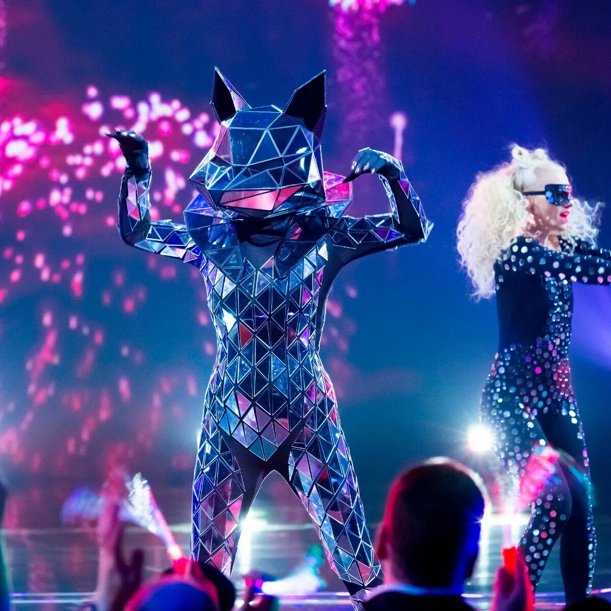 Лучшие выступления шоу маска. Шоу &quot;the masked singer&quot; -2025. mask singer fox. шоу маска костюмы.