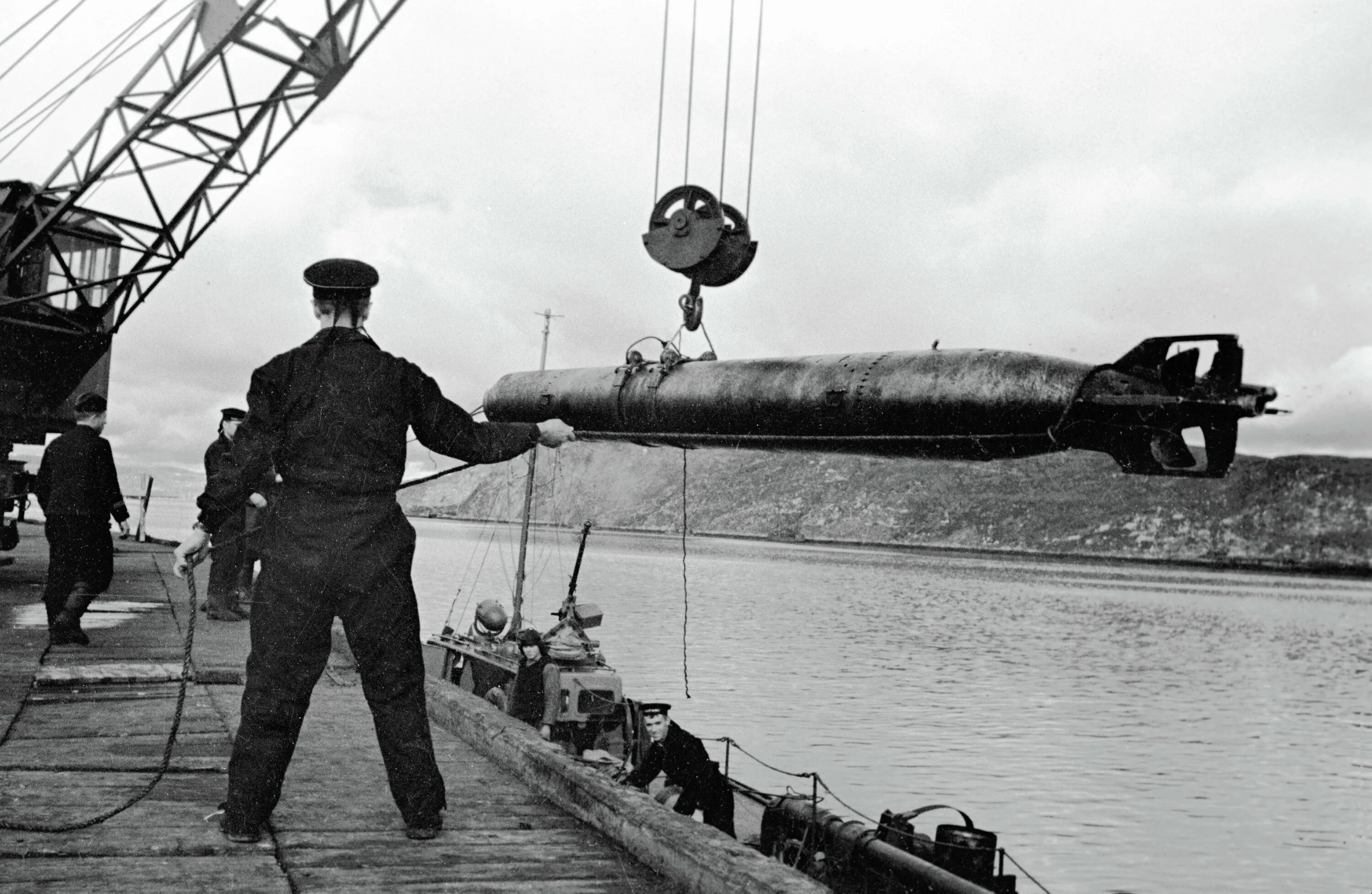 Торпедный аппарат подводной лодки ВОВ. Торпеды 1941-1945. Советские подводники второй мировой войны. Торпеды подводных лодок. Мировой подводный флот
