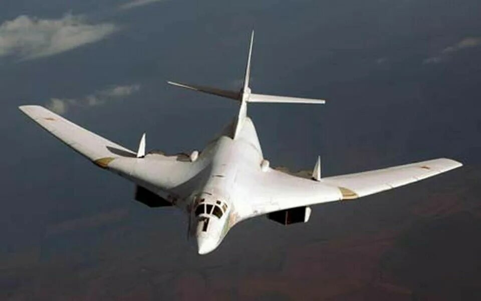 Ту-160 белый лебедь. Белый лебедь самолет ту 160. Стратегический бомбардировщик белый лебедь. Стратегический бомбардировщик ту-160.