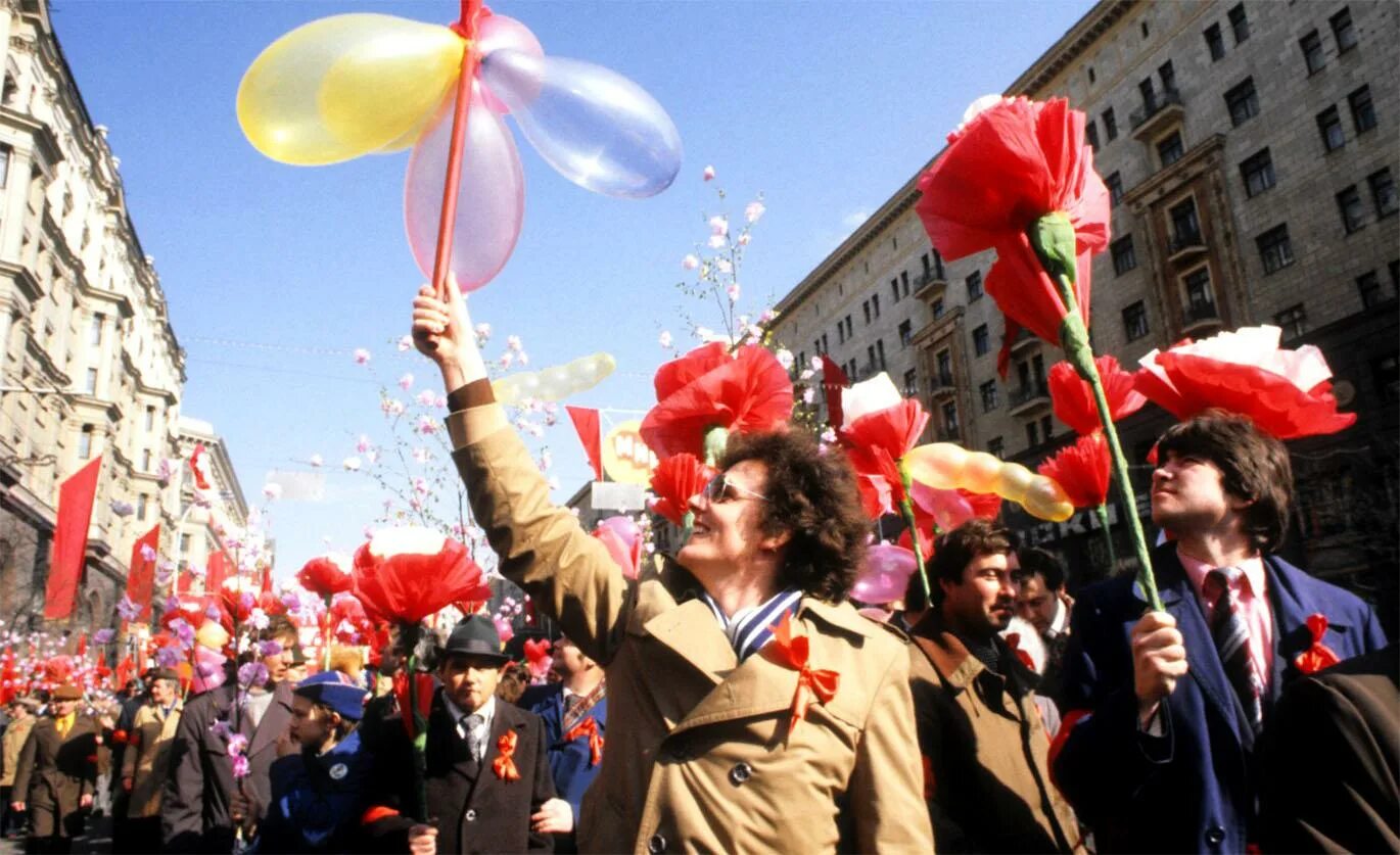 Весенний парад. Первомай парад СССР. Мир труд май демонстрация СССР. Первомай демонстрация СССР мир труд май. 1 Мая праздник.