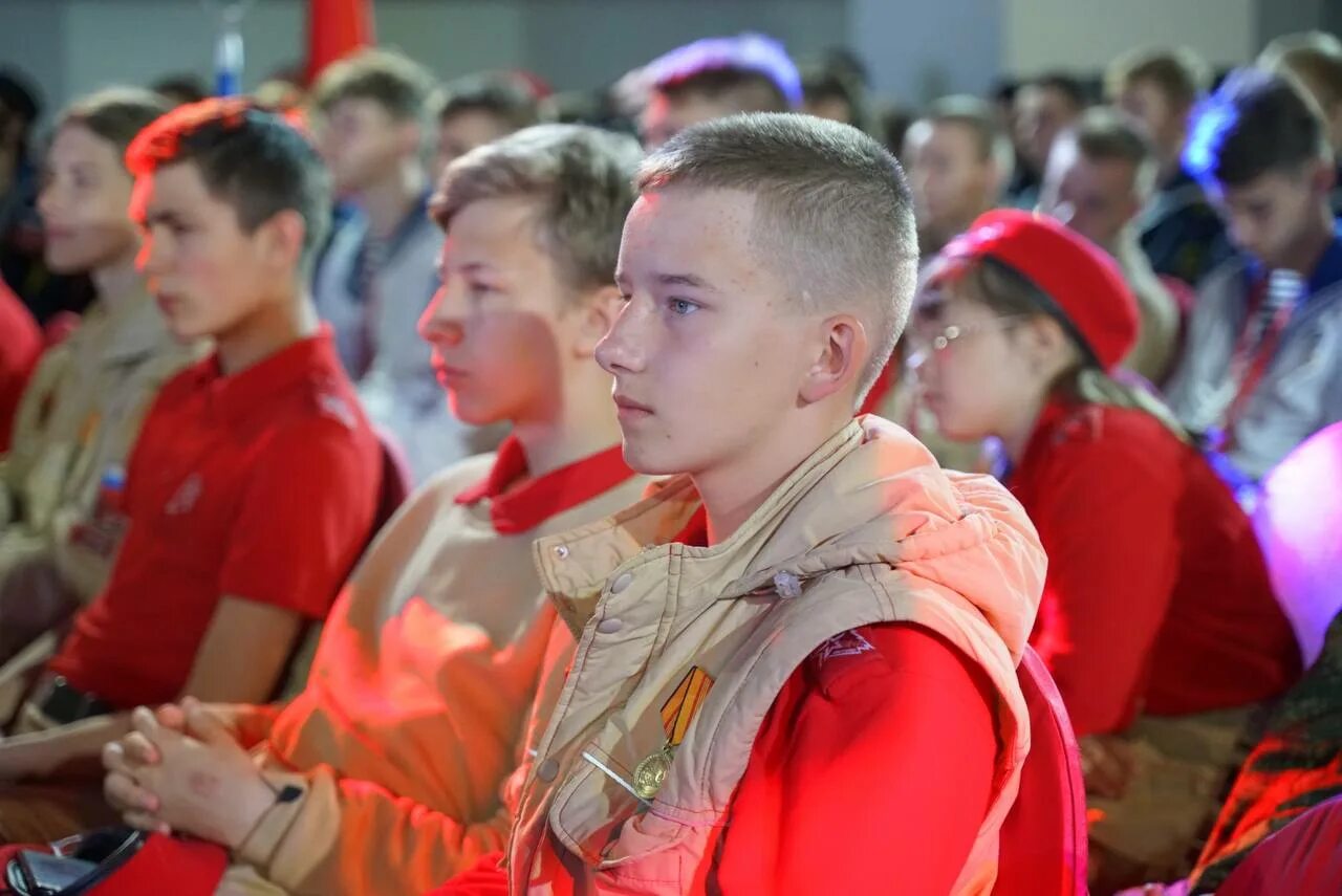 Студенты фронтовики. Екатеринбургские студенческие отряды. Вссо рсо. Всероссийский слет студотрядов. Слет студентов.