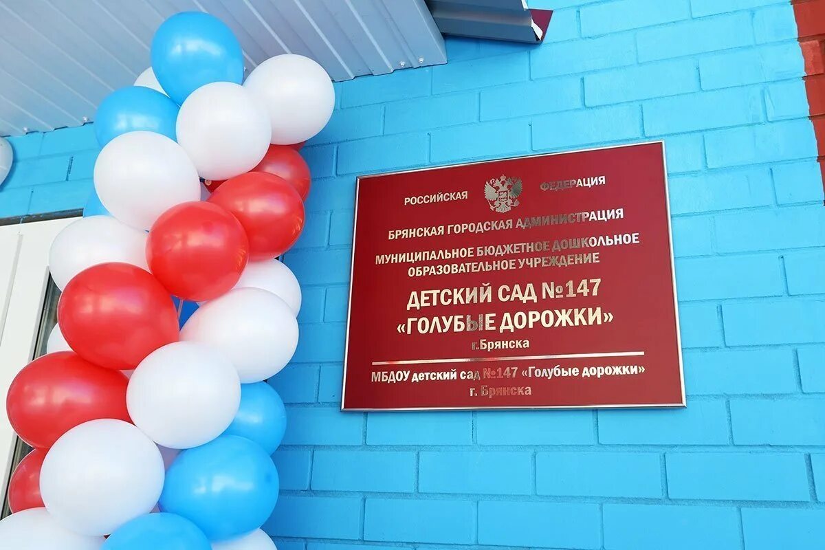 Уличные беговые дорожки синие. Парк лёгкая атлетика помещение синяя дорожка ярко синяя. Ковер дорожка. Ковровая дорожка бирюзового цвета. Синий коврик.