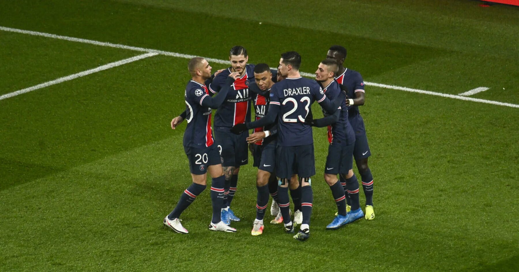 Paris saint germain fc barcelona match. Барселона ПСЖ 6 1. ПСЖ Барселона 4 0. Барселона ПСЖ 5:1. Пенальти в ворота ПСЖ Барселона.